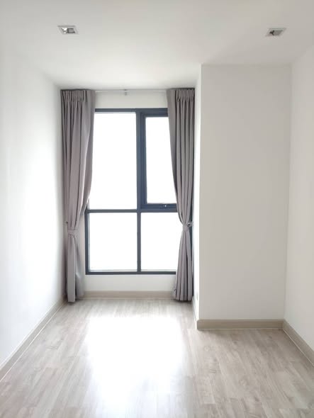 bedroom and room interior of Ideo Mobi Sathorn