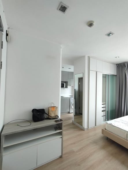 bedroom and room interior of Ideo Mobi Sathorn