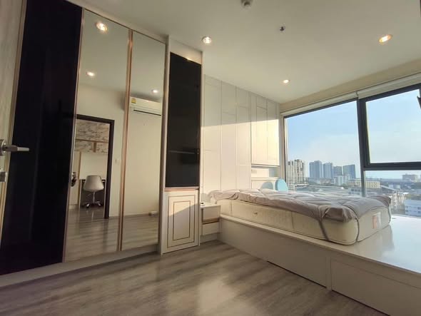 bedroom and room interior of Ideo Mobi Sukhumvit 66
