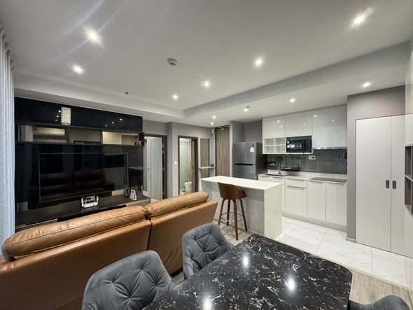 living room and kitchen of Ideo Mobi Sukhumvit 66