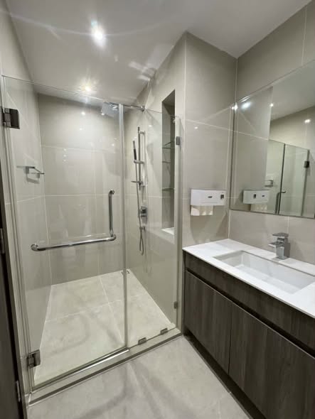 room interior and bathroom of Ideo Mobi Sukhumvit 66