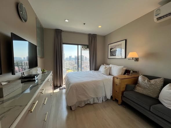bedroom of Ideo Mobi Sukhumvit 81