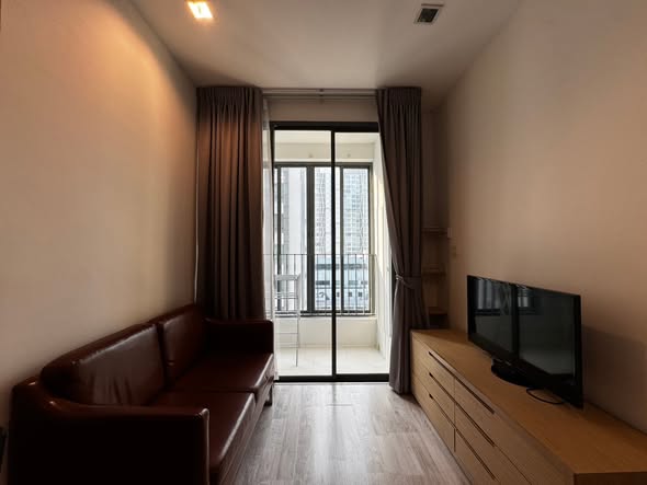 bedroom and living room of Ideo Mobi Sukhumvit 81
