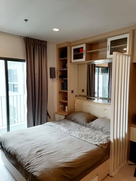 bedroom and room interior of Ideo Mobi Sukhumvit 81