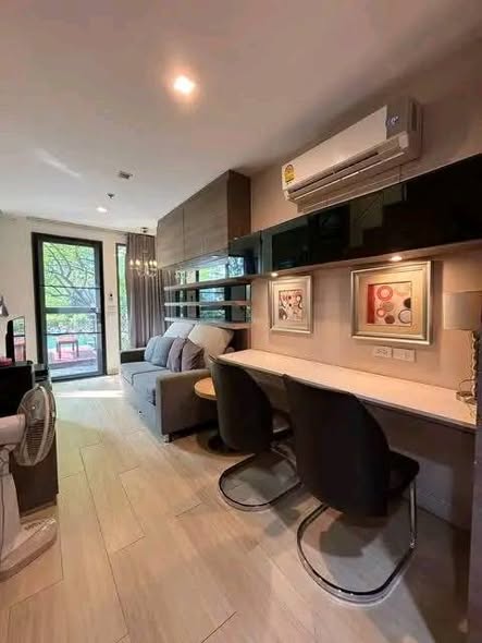 bedroom and room interior of Ideo Mobi Sukhumvit 81