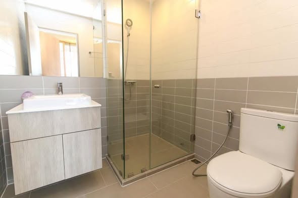 room interior and bathroom of Ideo Mobi Sukhumvit 81