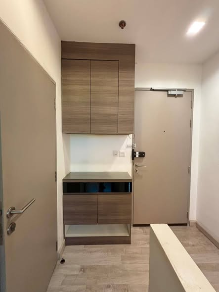 room interior and bathroom of Ideo Mobi Sukhumvit 81