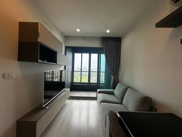 bedroom and living room of Ideo Mobi Sukhumvit Eastgate