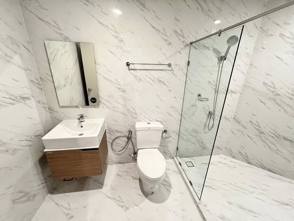 bathroom of Ideo Mobi Sukhumvit Eastpoint