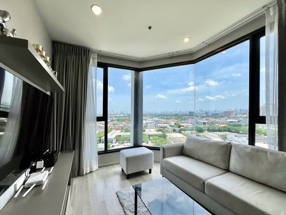living room and bedroom of Ideo Mobi Sukhumvit Eastpoint