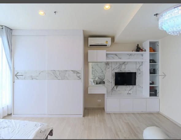 living room and bedroom and kitchen of Ideo Mobi Sukhumvit Eastpoint