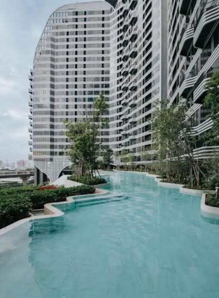 pool of Ideo Mobi Sukhumvit Eastpoint