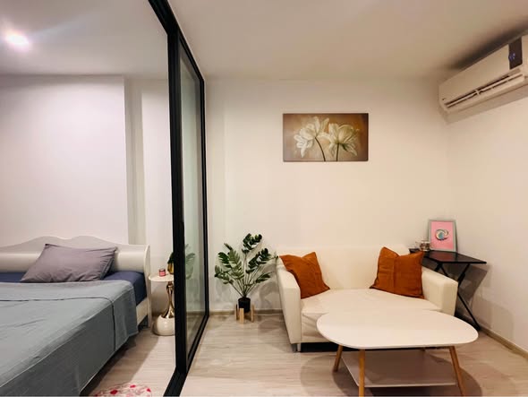 bedroom of Ideo Mobi Wongsawang Interchange