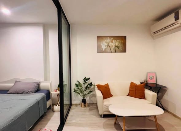 bedroom of Ideo Mobi Wongsawang Interchange