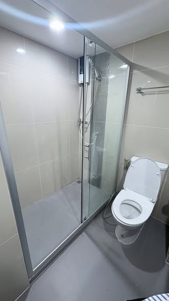 room interior and bathroom of Ideo New Rama 9