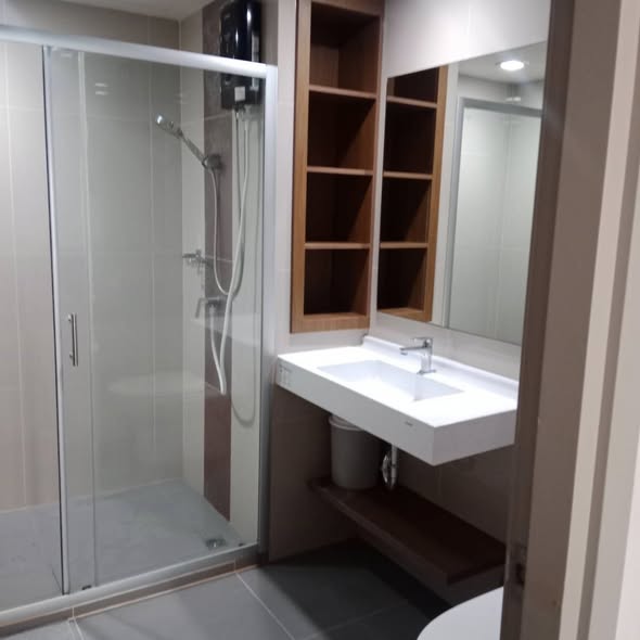 room interior and bathroom of Ideo Phaholyothin Chatuchak
