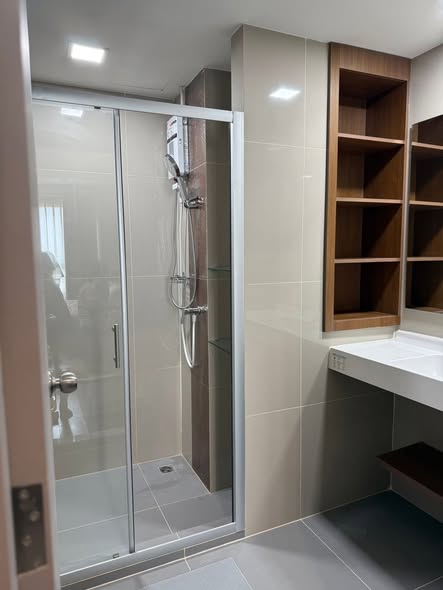 room interior and bathroom of Ideo Phaholyothin Chatuchak