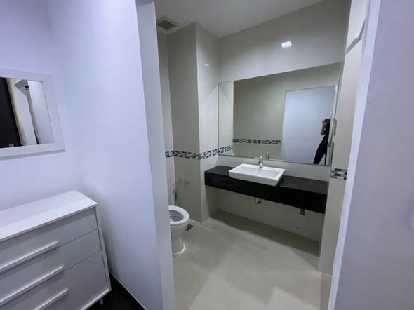 bathroom of Ideo Q Phaya Thai