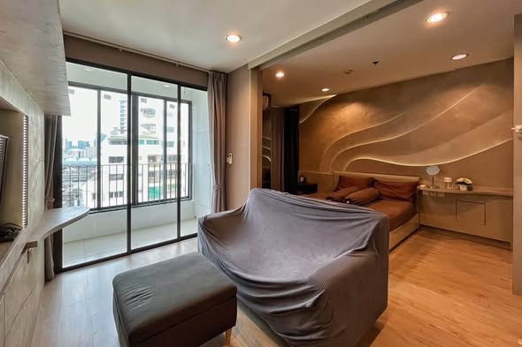 bedroom and living room of Ideo Q Ratchathewi