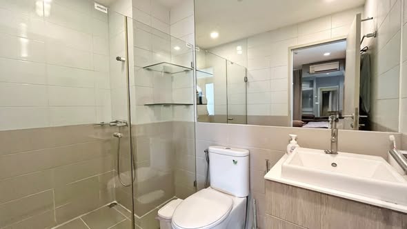 room interior and bathroom of Ideo Q Ratchathewi