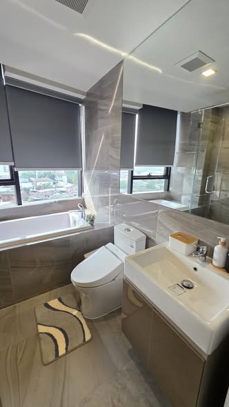 bathroom of Ideo Q Sukhumvit 36