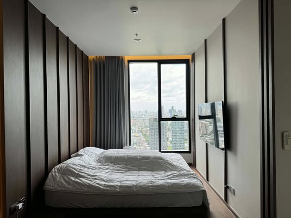bedroom and room interior of Ideo Q Sukhumvit 36