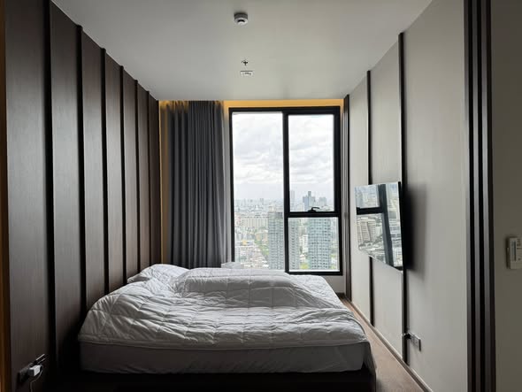 bedroom and room interior of Ideo Q Sukhumvit 36
