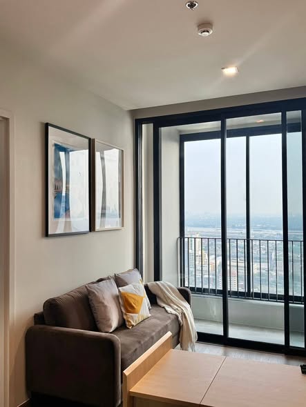 living room and room interior of Ideo Q Sukhumvit 36