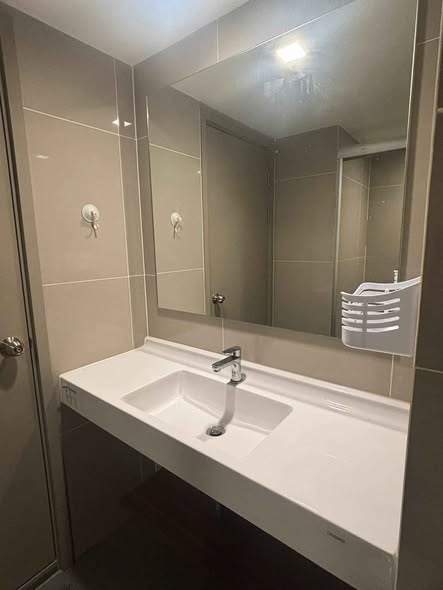 bathroom of IDEO Rama9 – Asoke