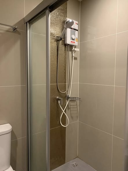 room interior and bathroom of IDEO Rama9 – Asoke