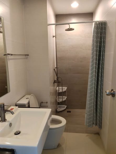 bathroom of IDEO Ratchada-Huai Khwang