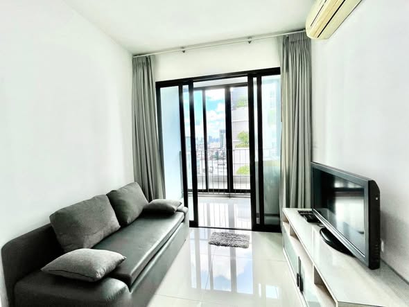 bedroom and living room of IDEO Ratchada-Huai Khwang