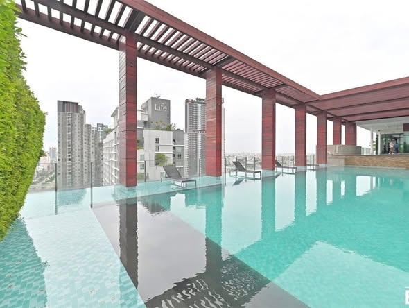 pool of IDEO Ratchada-Huai Khwang