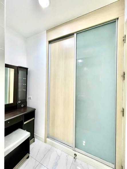 room interior of IDEO Ratchada-Huai Khwang