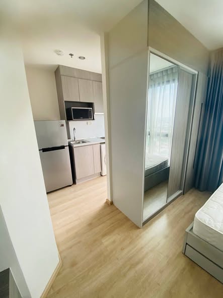 bedroom and room interior of Ideo Sathon-Tha Phra
