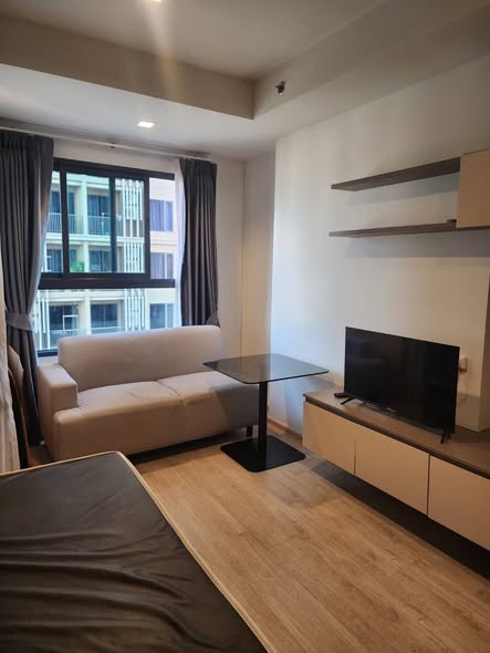 living room and bedroom of Ideo Sathon-Wongwian Yai