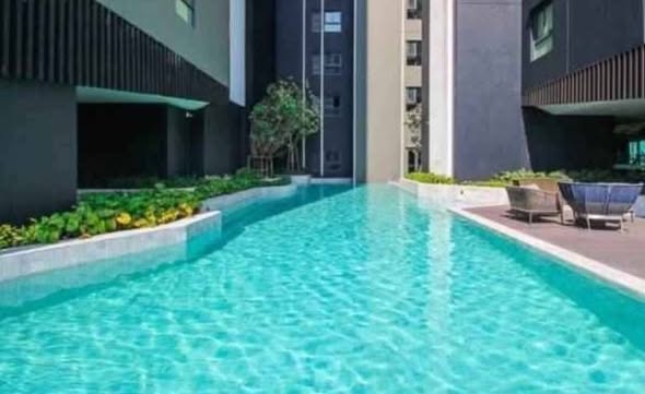 pool of Ideo Sathon-Wongwian Yai