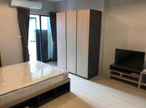 bedroom and room interior of IDEO Sukhumvit 115
