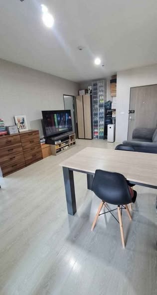 bedroom and room interior of IDEO Sukhumvit 115