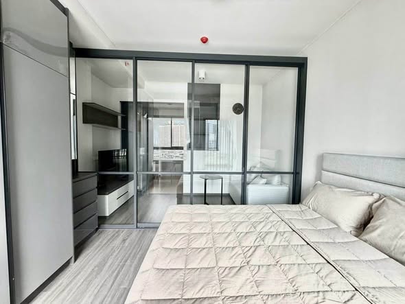 bedroom and room interior of IDEO Sukhumvit Rama 4 ไอดีโอ สุขุมวิท-พระราม 4