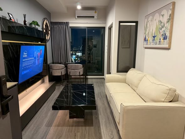 living room and room interior of IDEO Sukhumvit Rama 4 ไอดีโอ สุขุมวิท-พระราม 4
