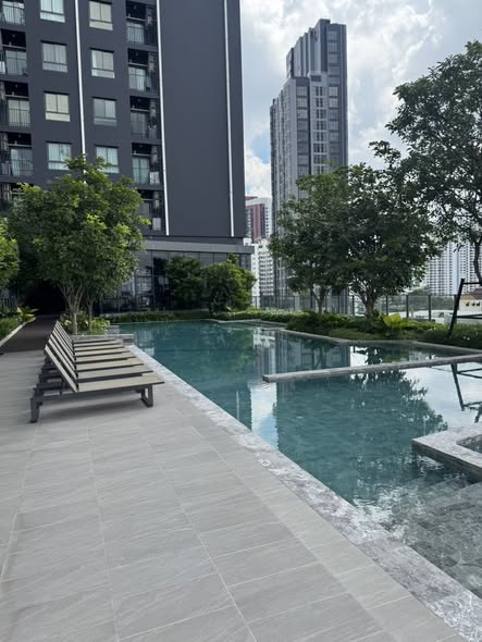 pool of IDEO Sukhumvit Rama 4 ไอดีโอ สุขุมวิท-พระราม 4