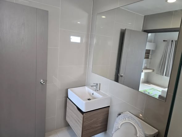 room interior and bathroom of Ideo Tha Phra Interchange