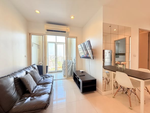 bedroom and living room of Ideo Verve Sukhumvit
