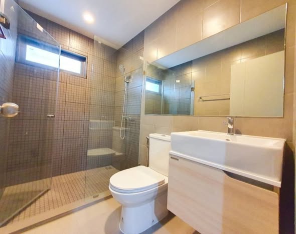 room interior and bathroom of Ideo Wutthakat