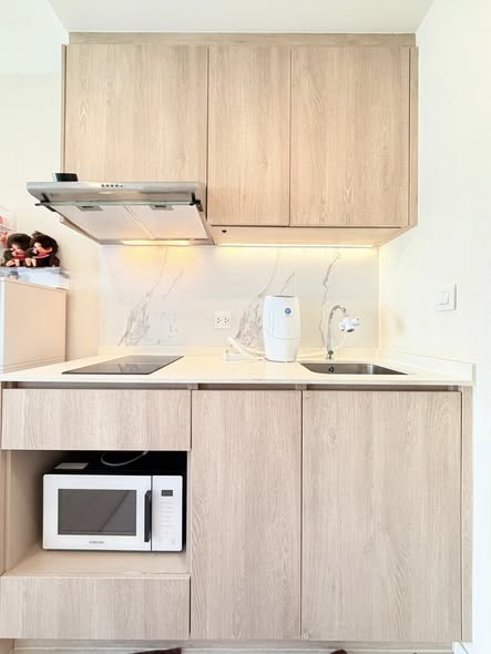 kitchen of IKON SUKHUMVIT 77 CONDOMINIUM
