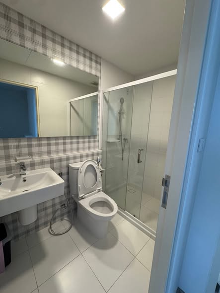 bathroom of Indy 4 Bangna Km.7