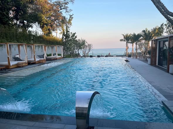 pool of InterContinental Residences Hua Hin