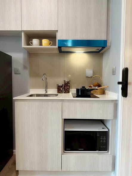 bathroom and kitchen of Ivory Ratchada 32