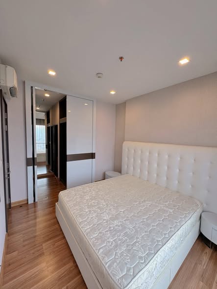 bedroom of Ivy Ampio